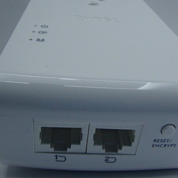 Zyxel 2000 Mbps HomePlug AV2 Powerline Pass-Thru 2-Port Gigabit Ethernet Adapter - Picture 4 of 4